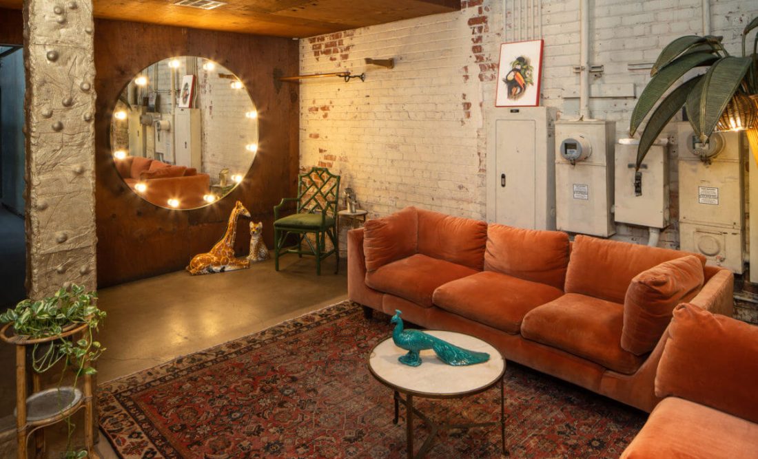 Nina’s Lounge